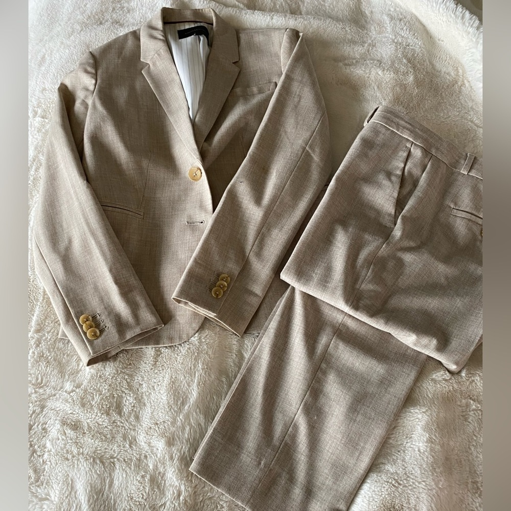 Women’s tan Banana Republic suit